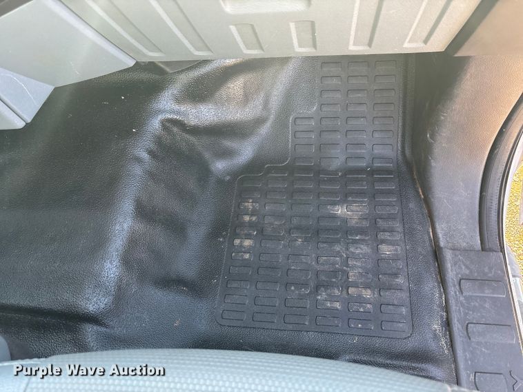 image for item EM6186 2011 Ford F350 Super Duty flatbed pickup truck