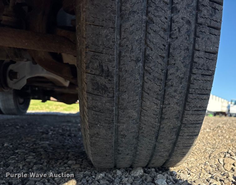 image for item EM6186 2011 Ford F350 Super Duty flatbed pickup truck