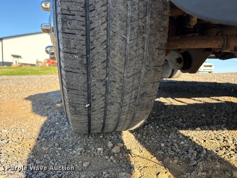 image for item EM6186 2011 Ford F350 Super Duty flatbed pickup truck