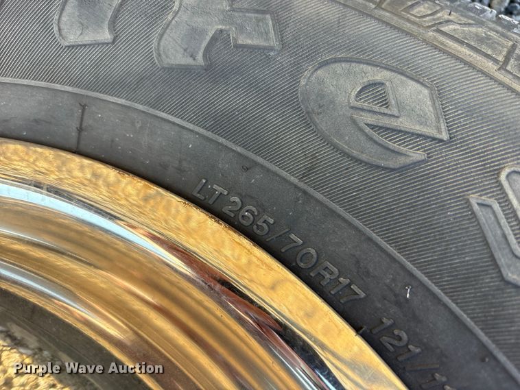 image for item EM6186 2011 Ford F350 Super Duty flatbed pickup truck