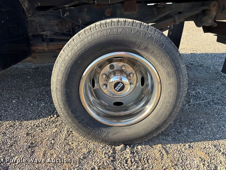 image for item EM6186 2011 Ford F350 Super Duty flatbed pickup truck