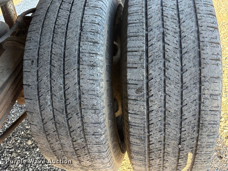 image for item EM6186 2011 Ford F350 Super Duty flatbed pickup truck