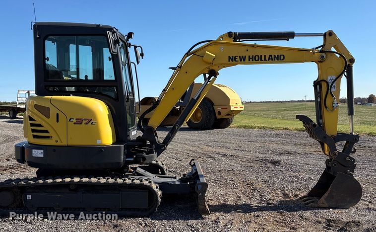EXCAVADORA 2019 NEW HOLLAND E37C