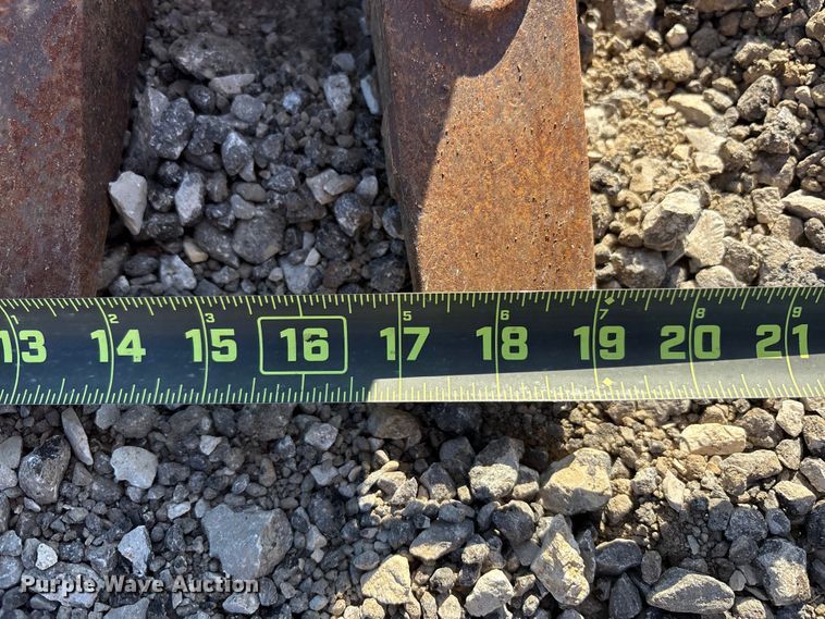 image for item EM6189 2008 Komatsu PC18MR-2 mini excavator