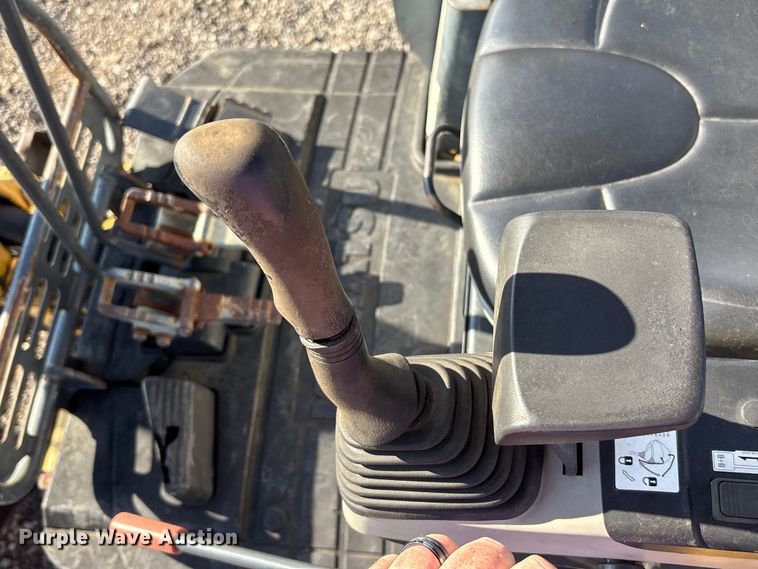 image for item EM6189 2008 Komatsu PC18MR-2 mini excavator