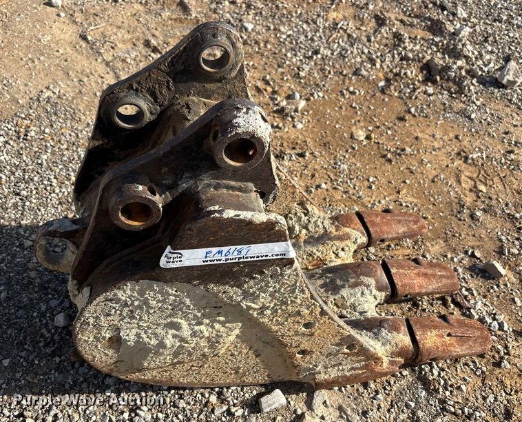 image for item EM6189 2008 Komatsu PC18MR-2 mini excavator