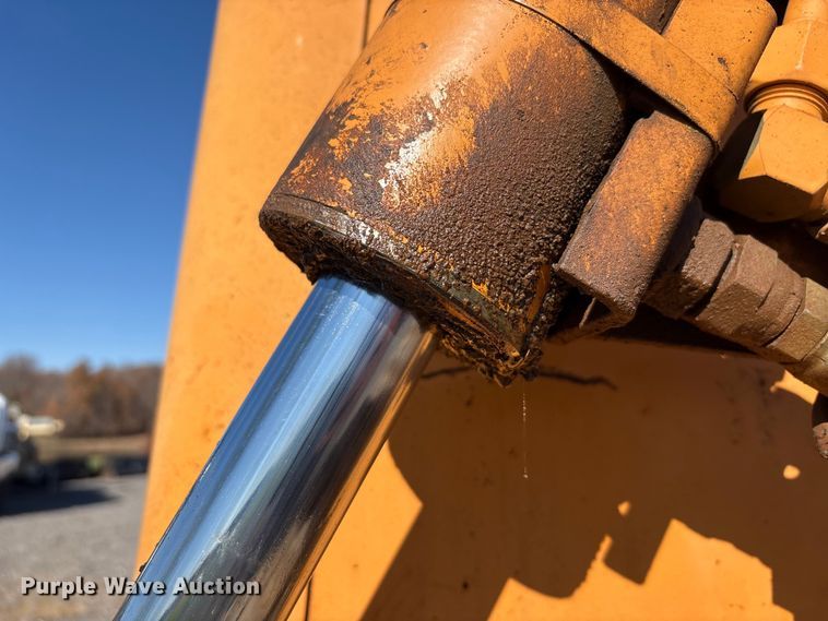 image for item EM6190 2001 Case 1150H dozer