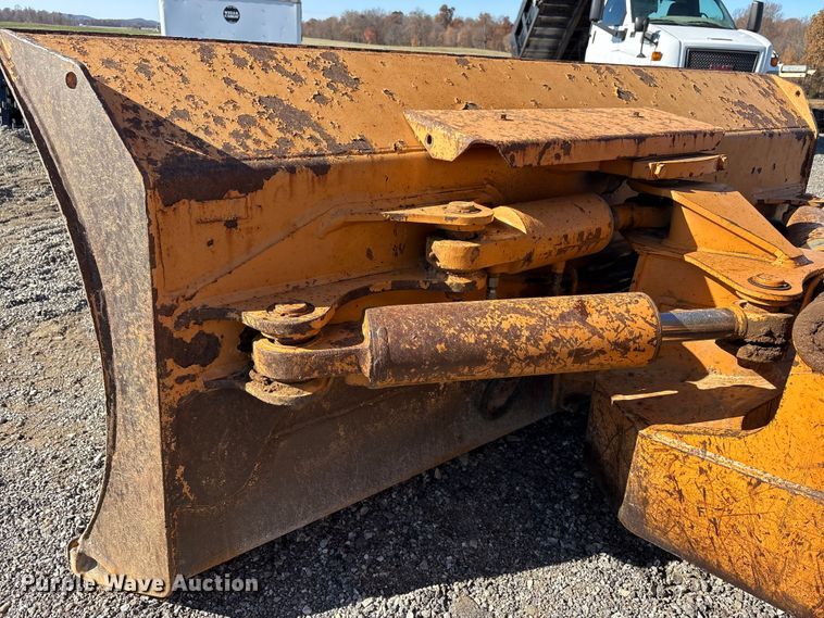 image for item EM6190 2001 Case 1150H dozer