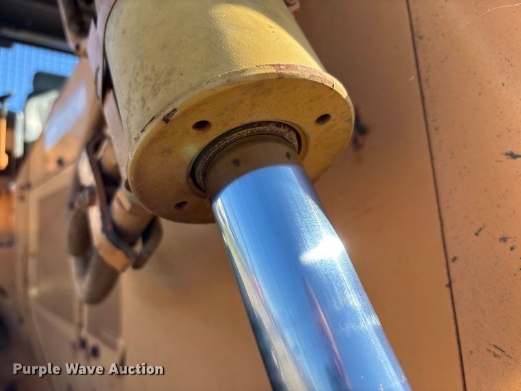 image for item EM6190 2001 Case 1150H dozer