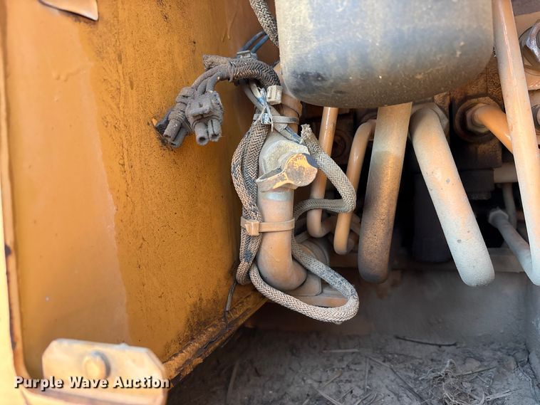 image for item EM6190 2001 Case 1150H dozer