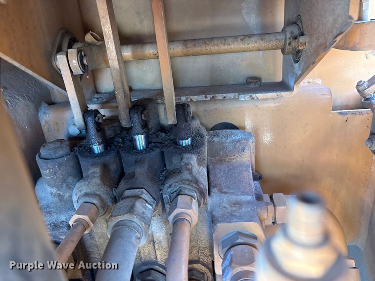 image for item EM6190 2001 Case 1150H dozer