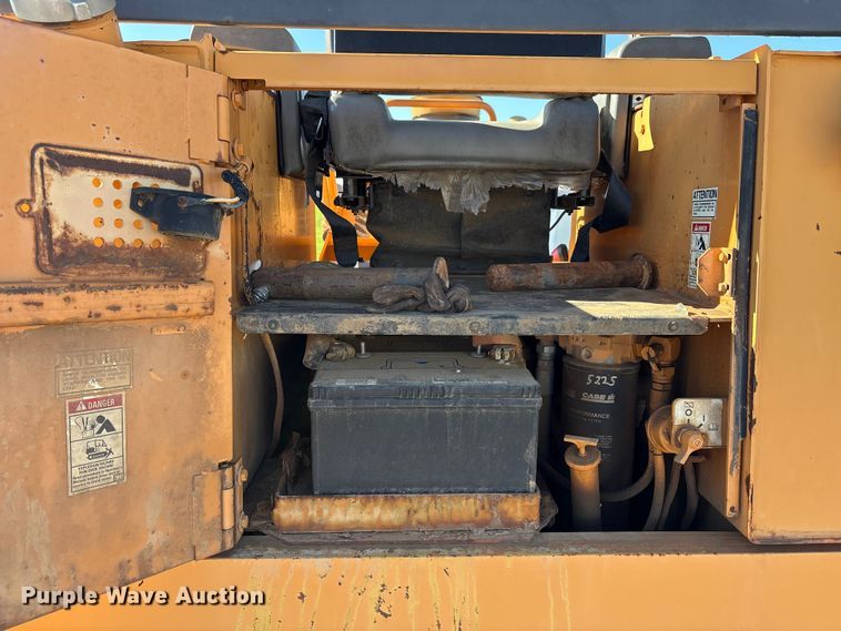 image for item EM6190 2001 Case 1150H dozer