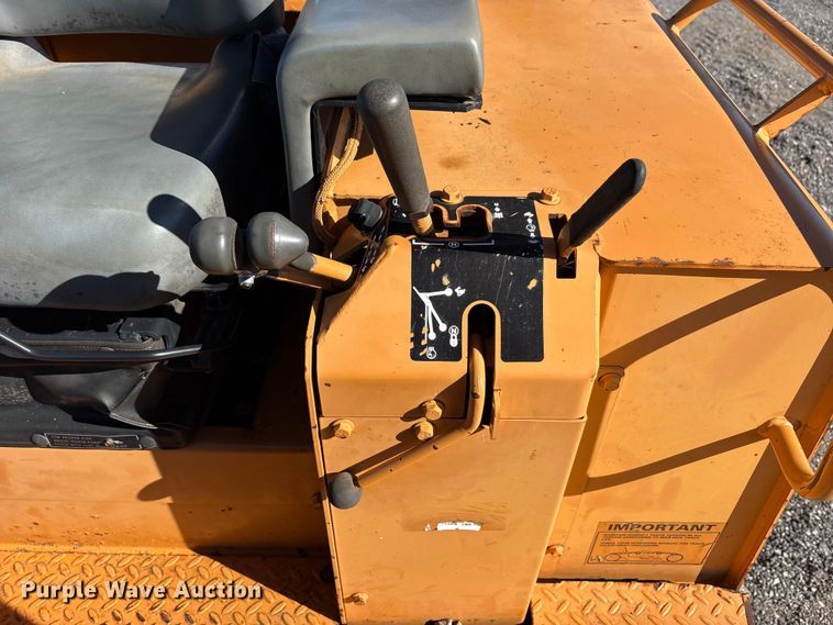 image for item EM6190 2001 Case 1150H dozer