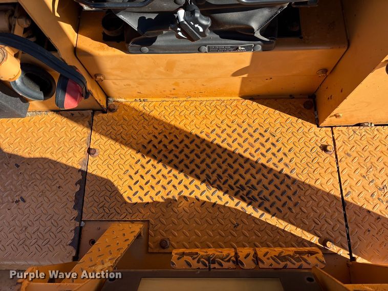 image for item EM6190 2001 Case 1150H dozer