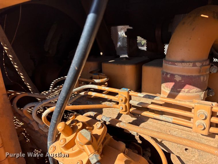 image for item EM6190 2001 Case 1150H dozer