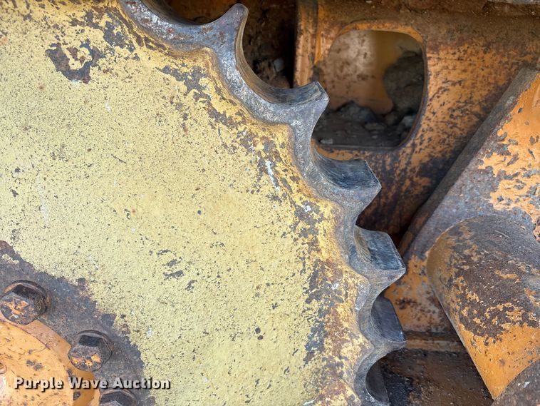 image for item EM6190 2001 Case 1150H dozer