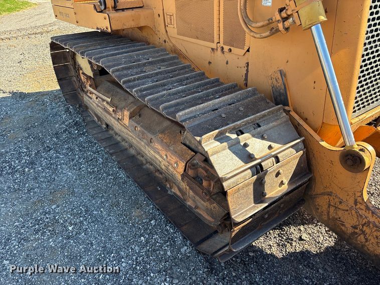 image for item EM6190 2001 Case 1150H dozer