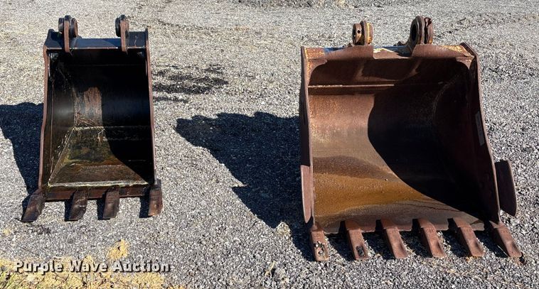 image for item EM6191 (2) Caterpillar excavator buckets