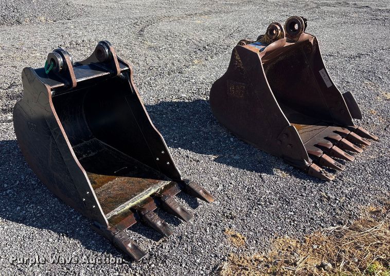 image for item EM6191 (2) Caterpillar excavator buckets