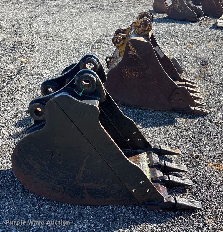 image for item EM6191 (2) Caterpillar excavator buckets
