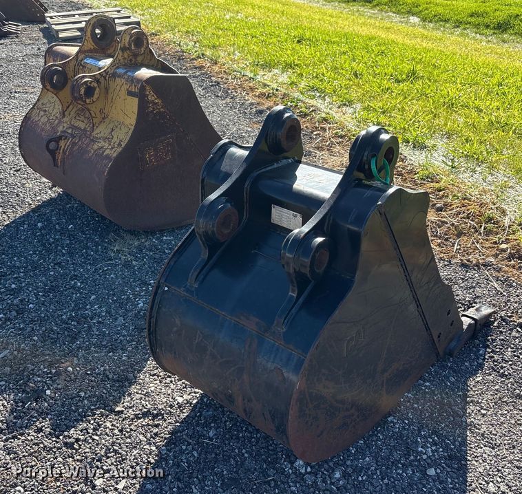 image for item EM6191 (2) Caterpillar excavator buckets