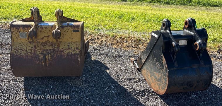 image for item EM6191 (2) Caterpillar excavator buckets