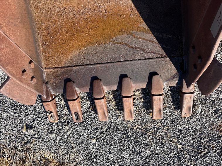 image for item EM6191 (2) Caterpillar excavator buckets