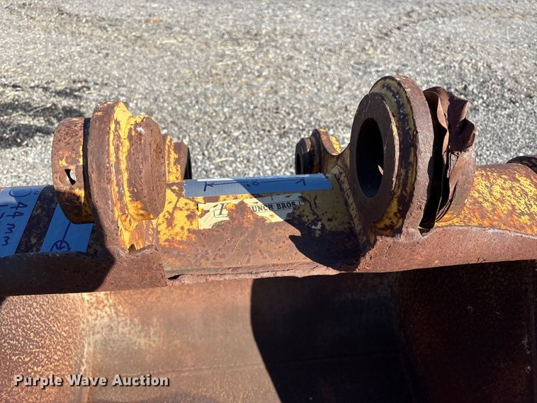 image for item EM6191 (2) Caterpillar excavator buckets