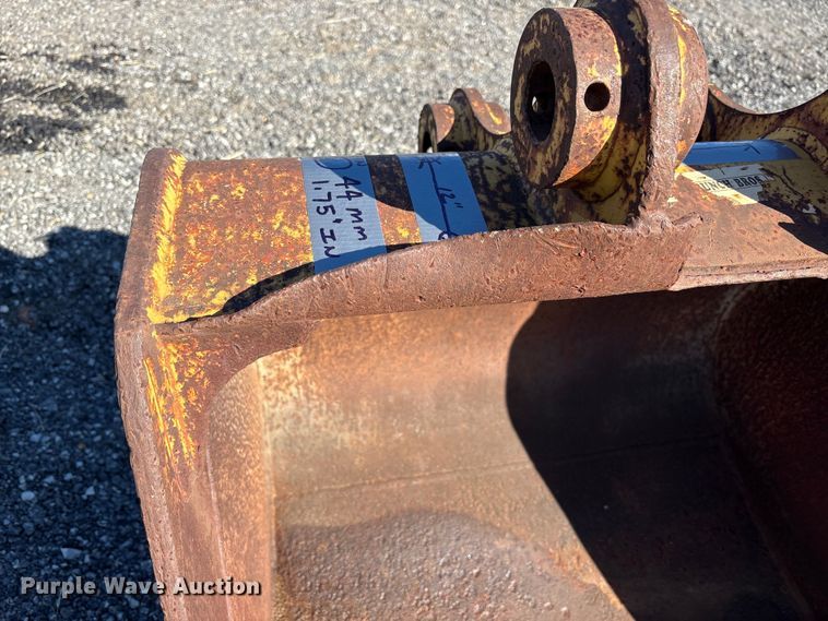 image for item EM6191 (2) Caterpillar excavator buckets