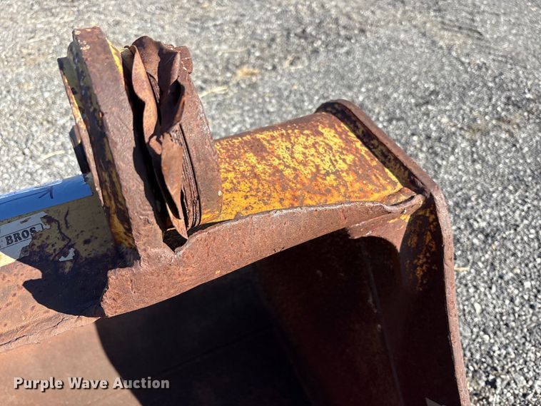image for item EM6191 (2) Caterpillar excavator buckets