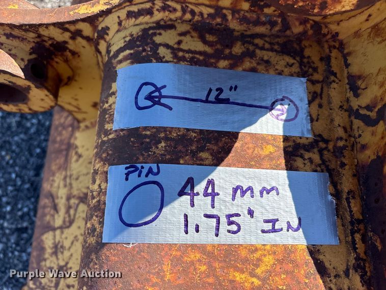 image for item EM6191 (2) Caterpillar excavator buckets