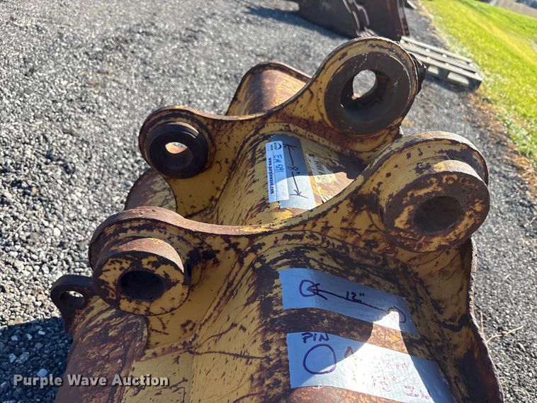 image for item EM6191 (2) Caterpillar excavator buckets