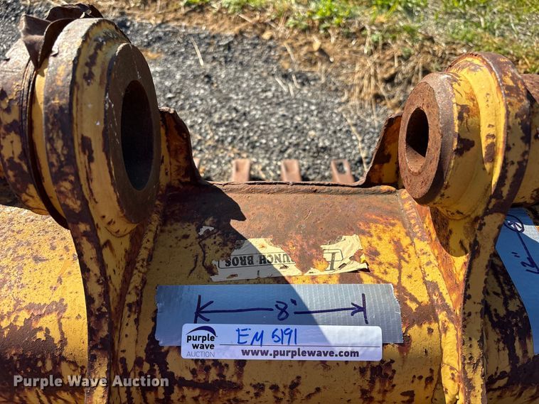 image for item EM6191 (2) Caterpillar excavator buckets