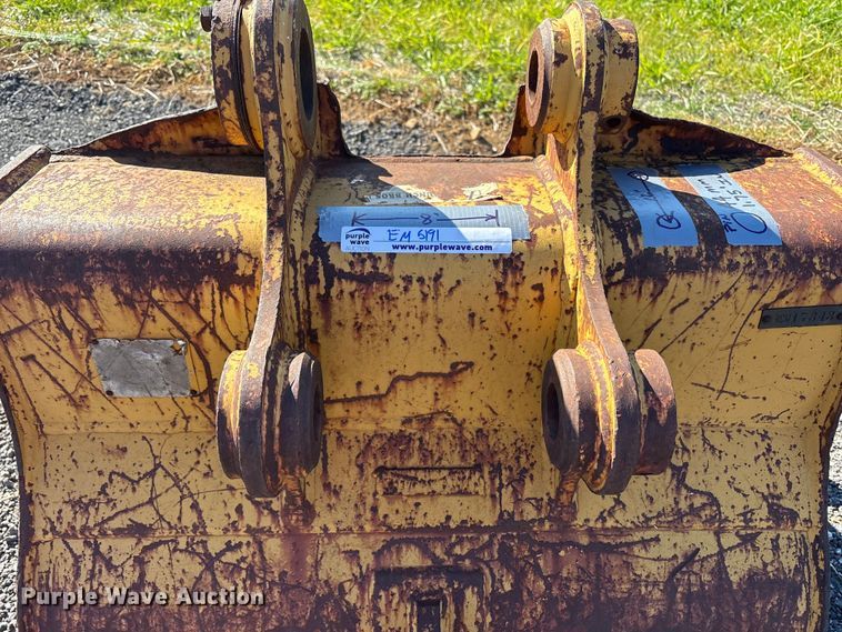 image for item EM6191 (2) Caterpillar excavator buckets