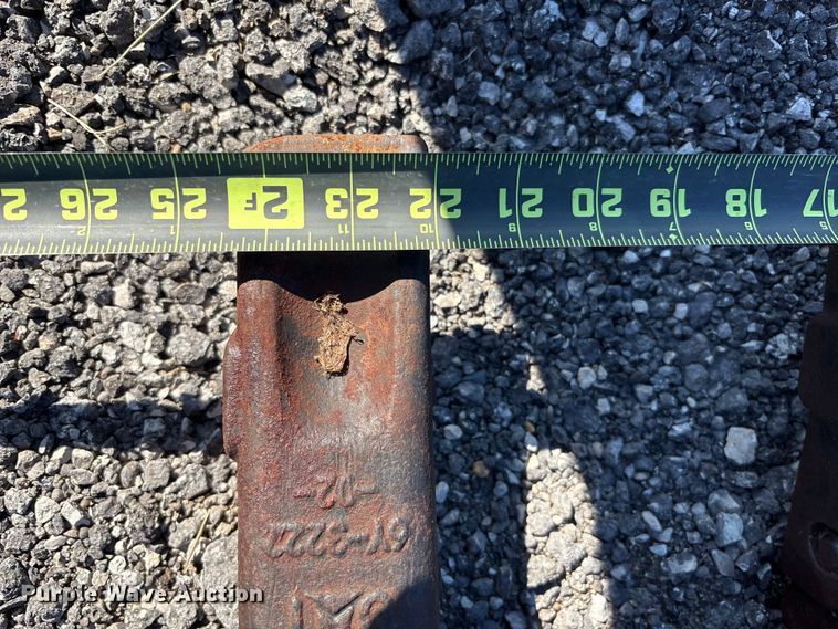 image for item EM6191 (2) Caterpillar excavator buckets