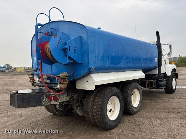 image for item EM8405 1991 International F2574 water truck