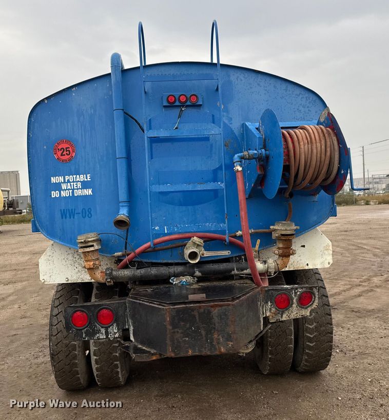 image for item EM8405 1991 International F2574 water truck