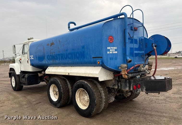 image for item EM8405 1991 International F2574 water truck