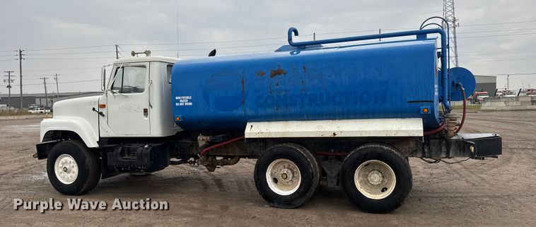 image for item EM8405 1991 International F2574 water truck
