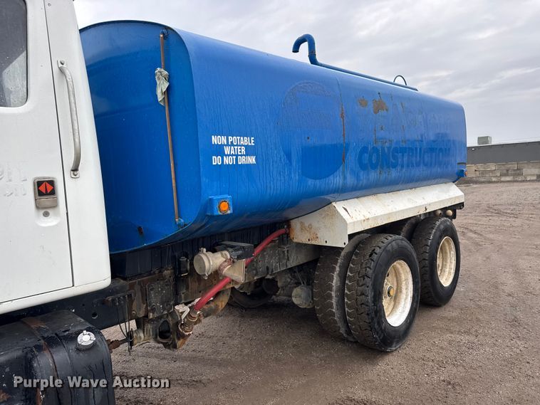 image for item EM8405 1991 International F2574 water truck