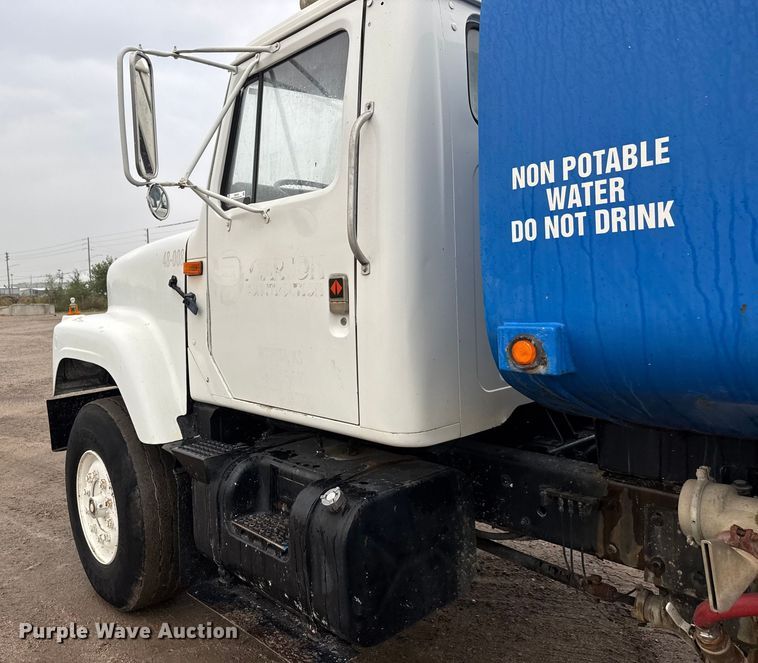 image for item EM8405 1991 International F2574 water truck