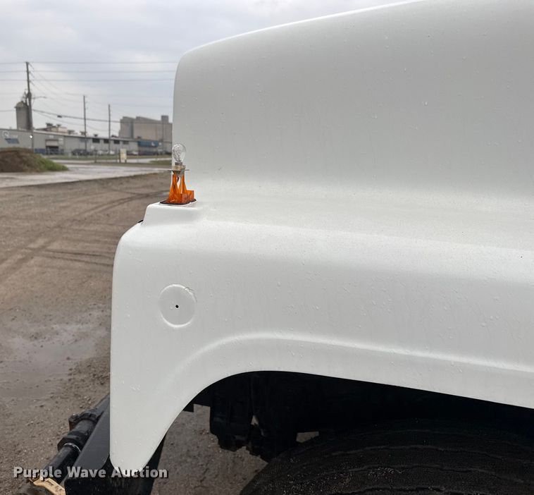 image for item EM8405 1991 International F2574 water truck