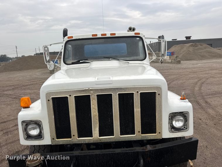 image for item EM8405 1991 International F2574 water truck