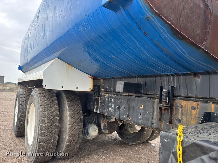 image for item EM8405 1991 International F2574 water truck