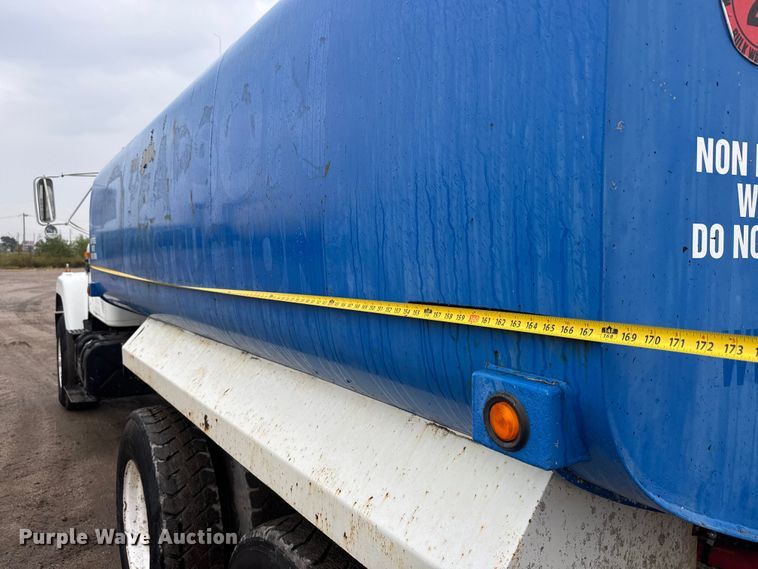 image for item EM8405 1991 International F2574 water truck