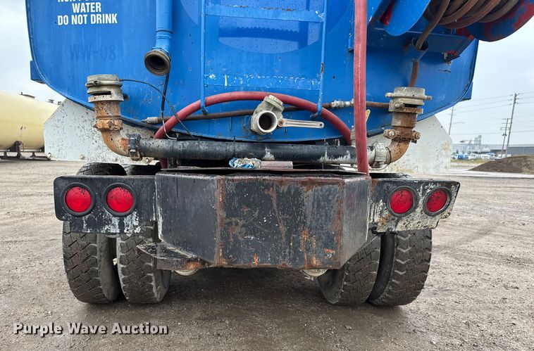 image for item EM8405 1991 International F2574 water truck