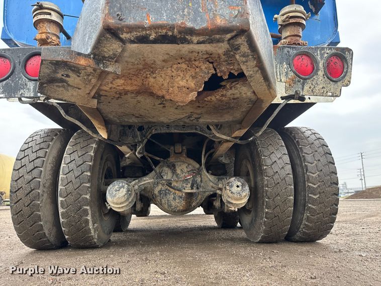 image for item EM8405 1991 International F2574 water truck