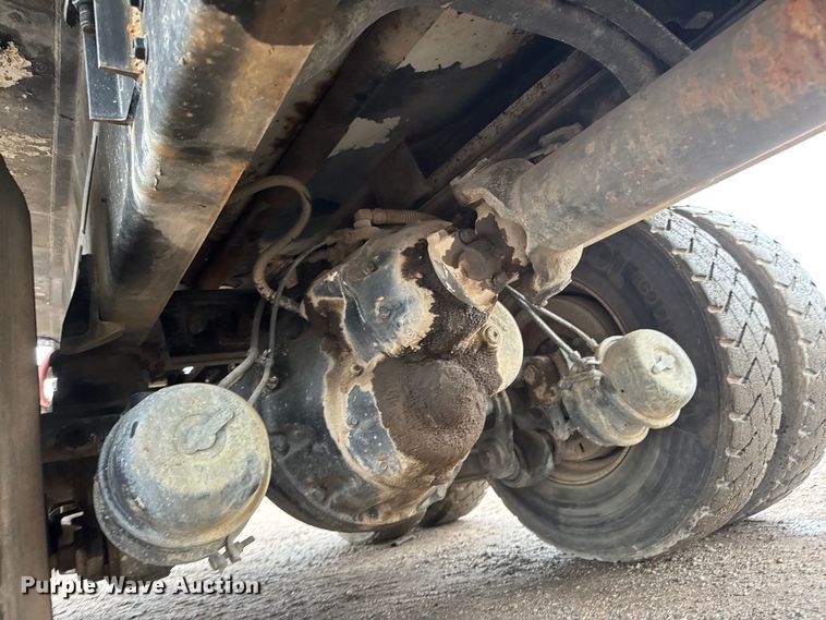 image for item EM8405 1991 International F2574 water truck