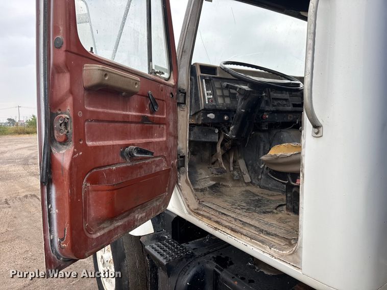 image for item EM8405 1991 International F2574 water truck