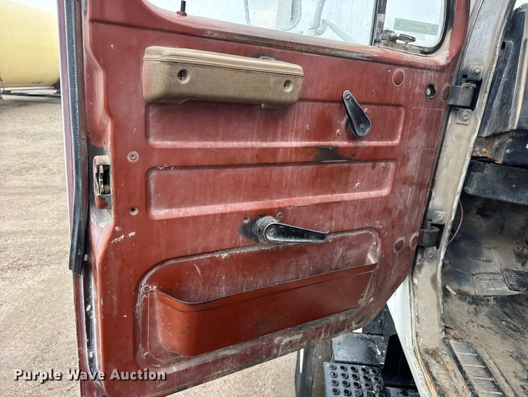 image for item EM8405 1991 International F2574 water truck